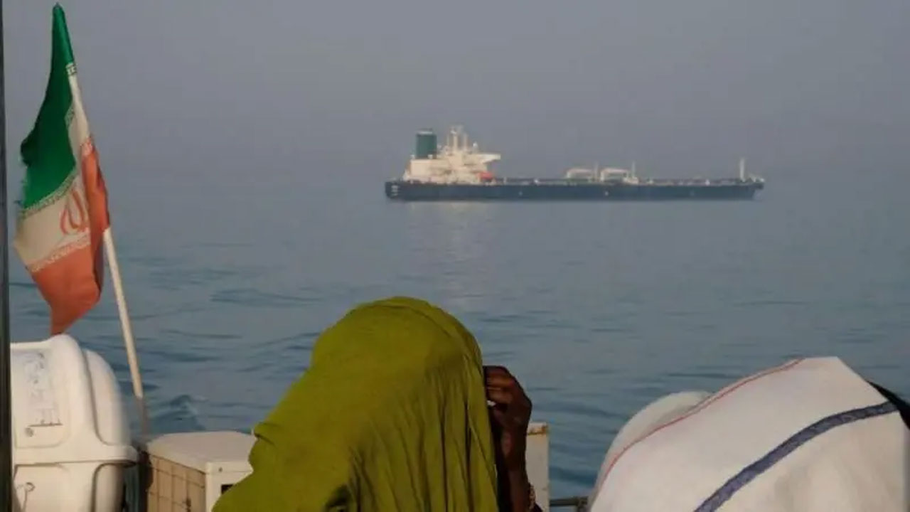 বিশ্বের সবচেয়ে গুরুত্বপূর্ণ কৌশলগত জ্বালানি পথ হলো হরমুজ প্রণালী