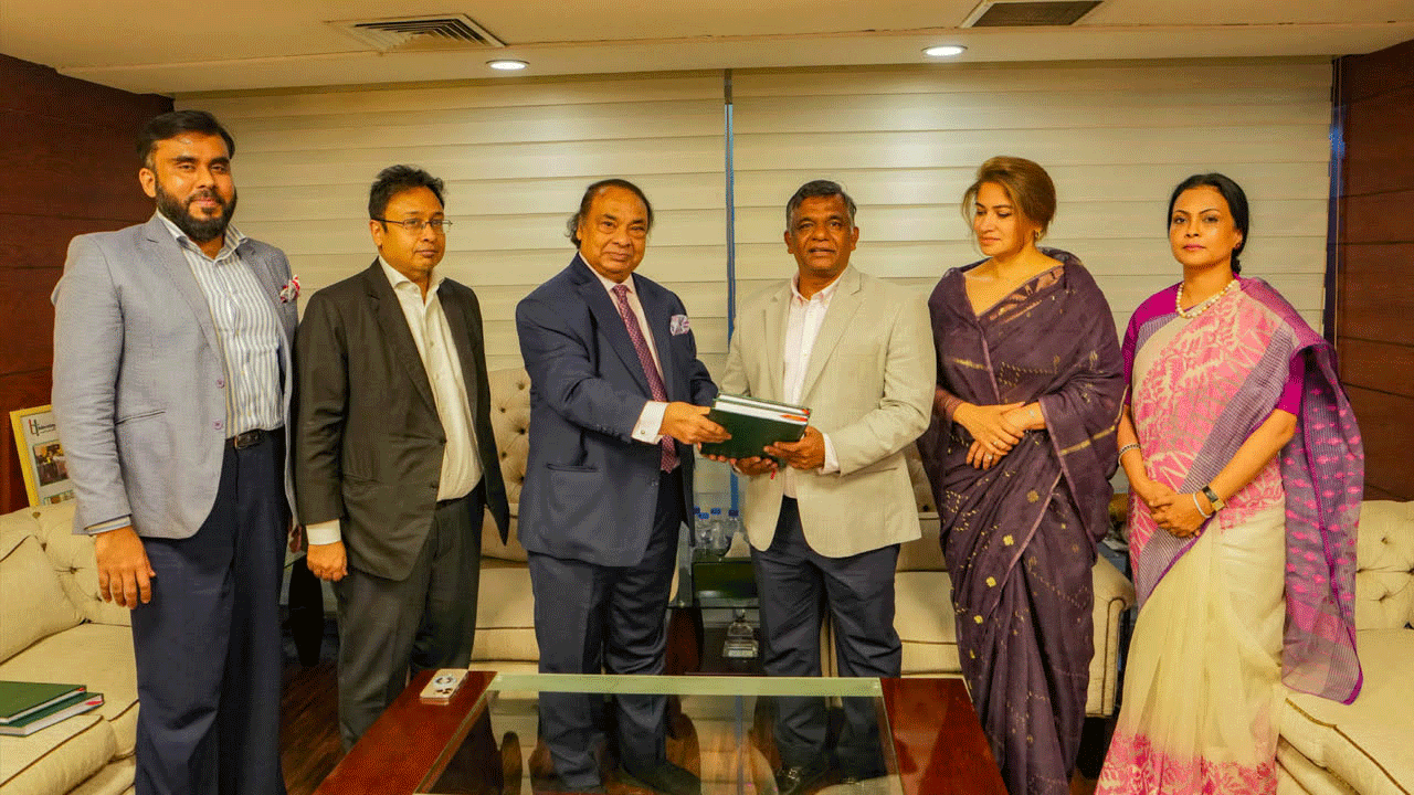 বিসিবি সভাপতির কাছে রিপোর্ট জমা দিচ্ছেন তদন্ত কর্মকর্তারা