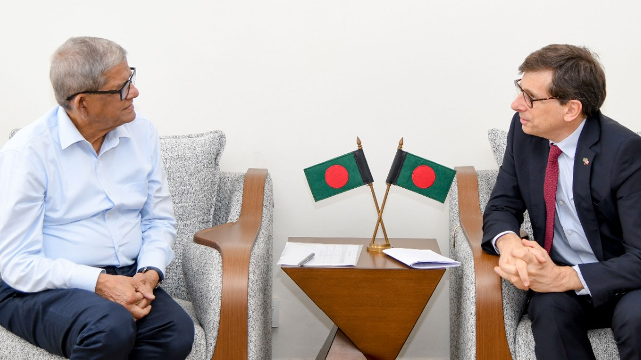 মির্জা ফখরুল ইসলাম আলমগীর ও ফ্রান্সের রাষ্ট্রদূত জ্যঁ-মার্ক সেরে-শার্লে