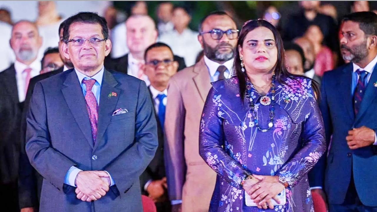 মালদ্বীপের স্বাধীনতা দিবসের প্যারেডে অংশ নিয়েছেন বাংলাদেশের পররাষ্ট্রমন্ত্রী ড. খলিলুর রহমান