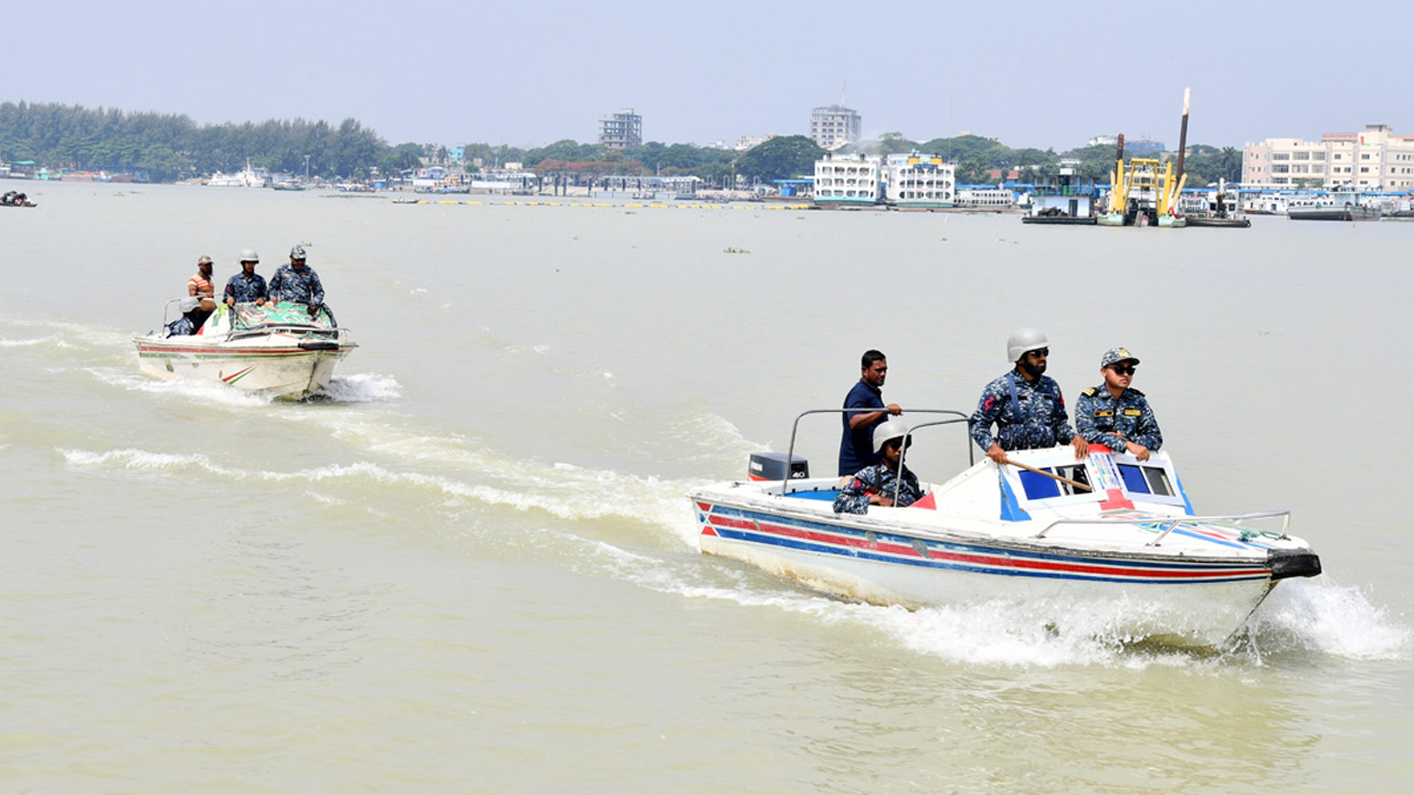 মৎস্য সম্পদ সংরক্ষণে নিরবচ্ছিন্ন অভিযান পরিচালনা করছে বাংলাদেশ নৌবাহিনী