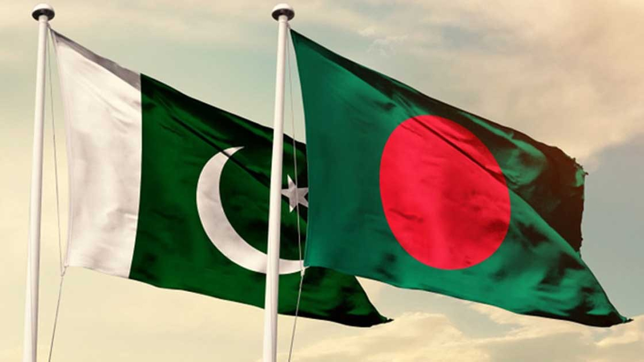 বাংলাদেশ ও পাকিস্তানের পতাকা
