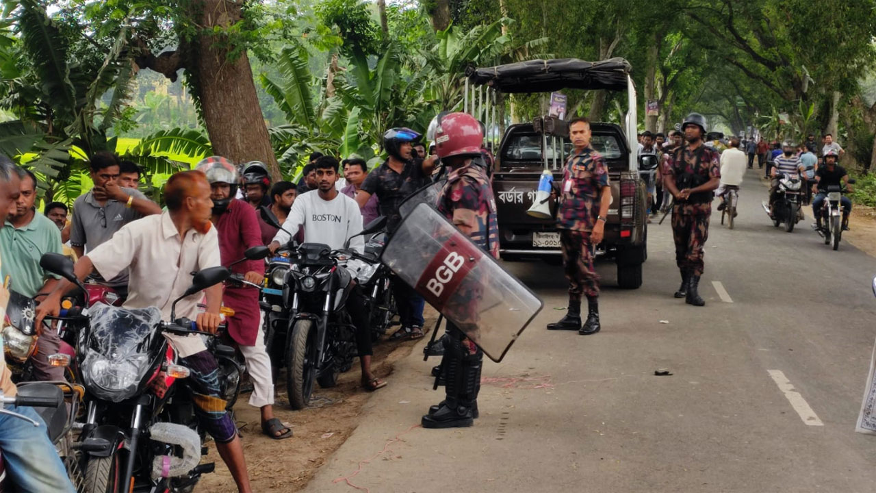 তেলের অবৈধ মজুদ ও পাচার ঠেকাতে বিজিবির অভিযান