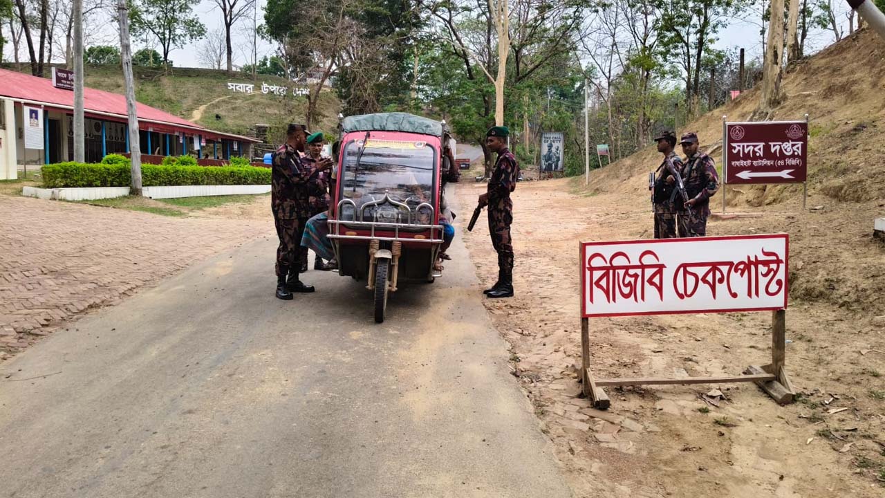 ভোজ্যতেলের অবৈধ মজুদ ও চোরাচালান প্রতিরোধে বিজিবির তৎপরতা জোরদার