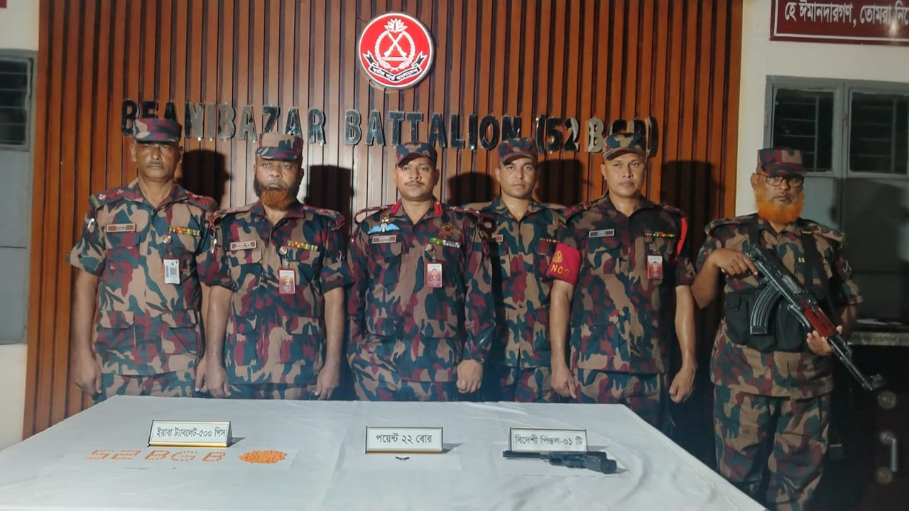 পিস্তল-গুলিসহ ভারতীয় চোরাকারবারি আটক
