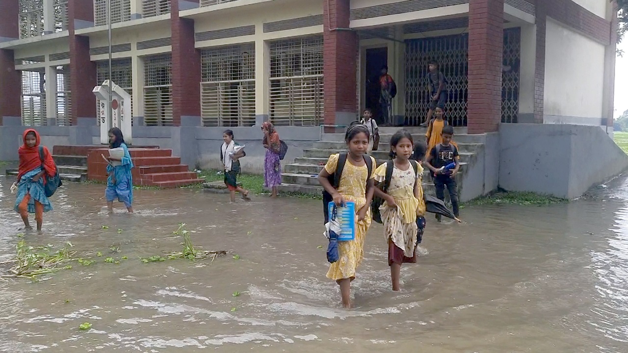 ভূরুঙ্গামারীতে কালভার্টের মুখ বন্ধ করায় জলাবদ্ধতা, দুর্ভোগে কয়েক হাজার মানুষ