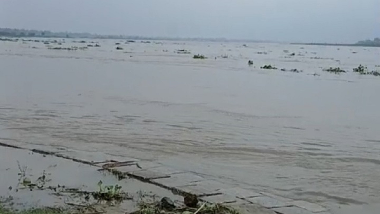 ভূরুঙ্গামারীতে বিপদসীমার দুই সেন্টিমিটার নিচে দুধকুমারের পানি