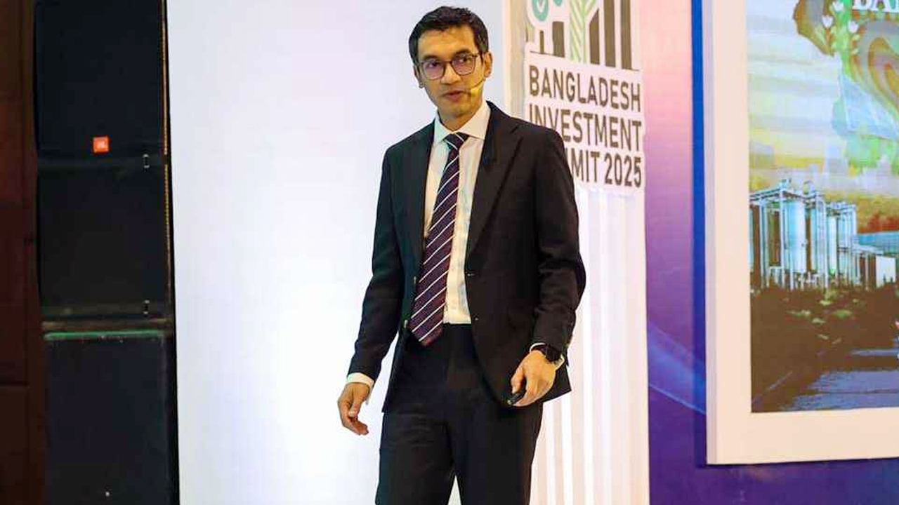 প্রেস ব্রিফিংয়ে বক্তব্য রাখছেন চৌধুরী আশিক মাহমুদ বিন হারুন