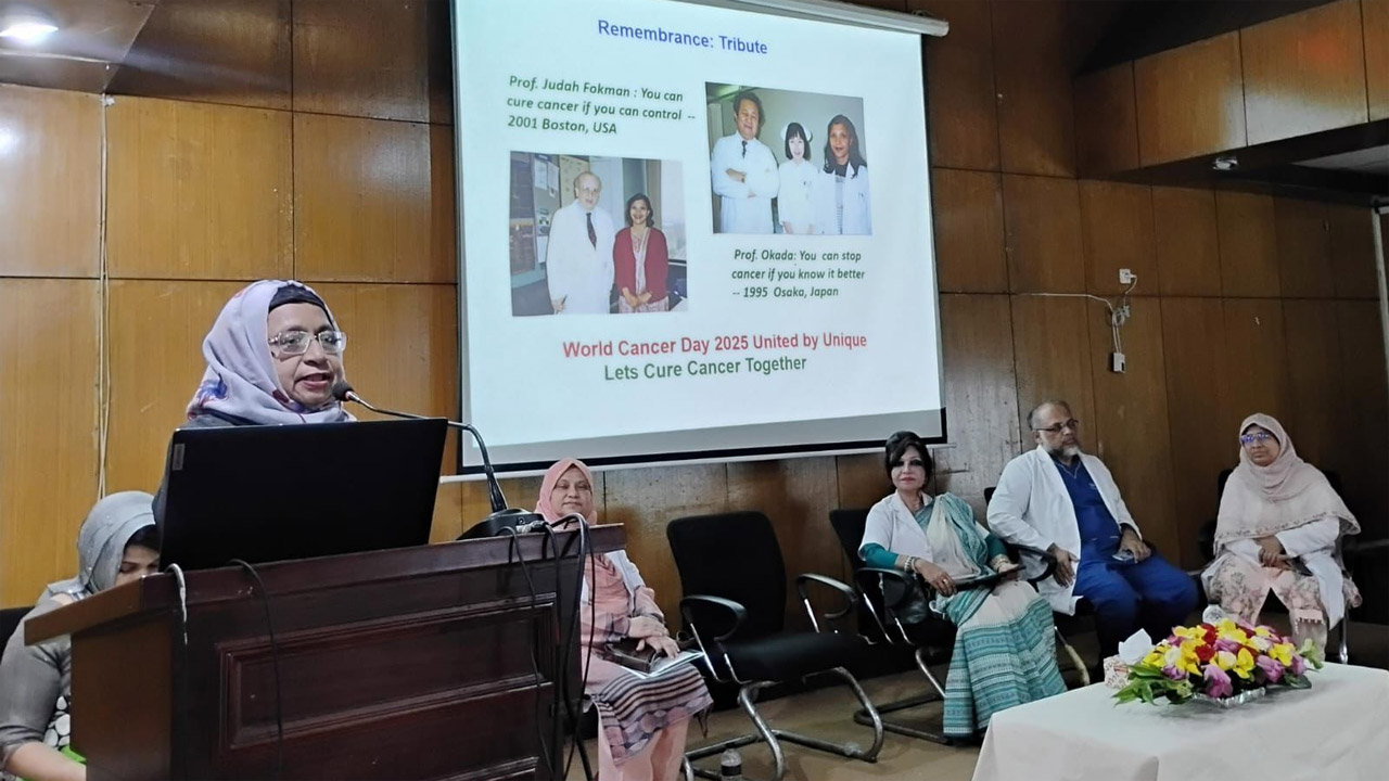 সেমিনারে আলোচকরা