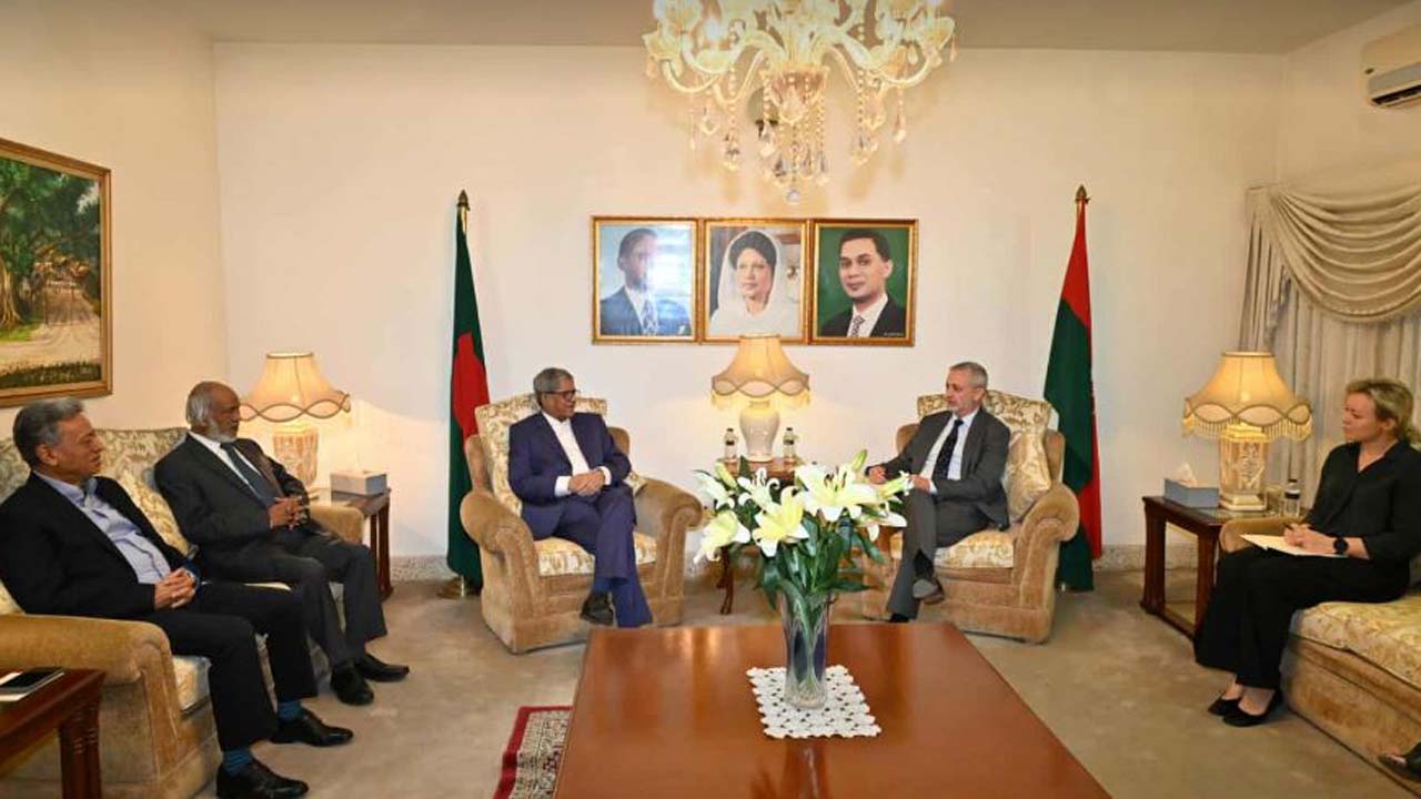 ইইউ রাষ্ট্রদূতের সাথে বৈঠক করছেন বিএনপি নেতারা