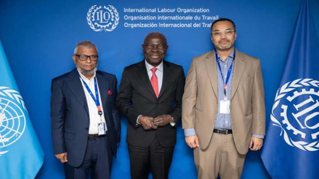 আইএলও মহাপরিচালক গিলবার্ট হোংবোর সাথে সাক্ষাৎ করেন শ্রম ও কর্মসংস্থান মন্ত্রী আরিফুল হক চৌধুরী