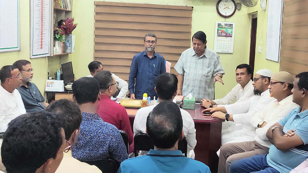 সাংবাদিকদের সাথে বিএনপির নেতা আফজালের মতবিনিময়