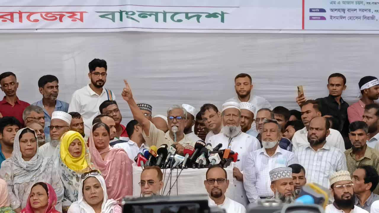 সমাবেশে বক্তব্য রাখছেন জয়নুল আবদিন ফারুক