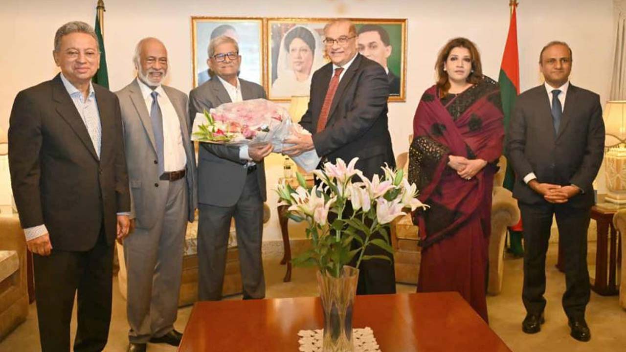 গুলশানস্থ বিএনপি চেয়ারপার্সনের কার্যালয়ে পাকিস্তানের হাইকমিশনার ইমরান হায়দার