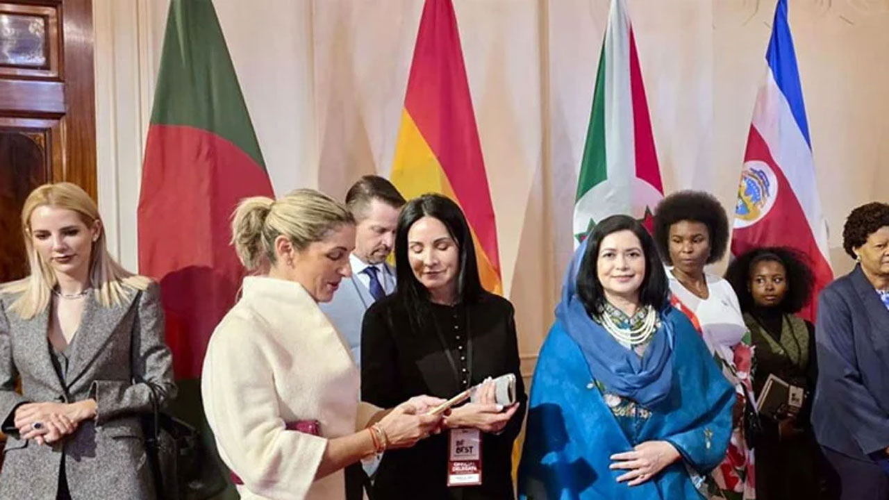 মেলানিয়া ট্রাম্পসহ ফার্স্ট লেডিদের সাথে জুবাইদা রহমান