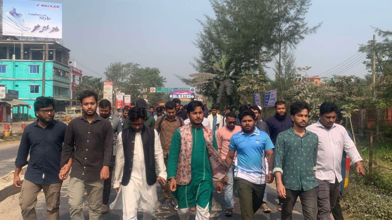 শেরপুরে জামায়াত নেতা হত্যার বিচারের দাবিতে বরিশাল বিশ্ববিদ্যালয়ে বিক্ষোভ মিছিল