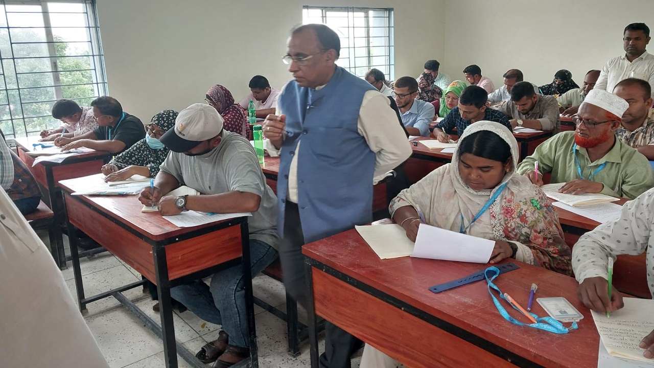 রংপুরে এসএসসি পরীক্ষা পরিদর্শনে ভিসি অধ্যাপক ড. মোহাম্মদ ছিদ্দিকুর রহমান খান