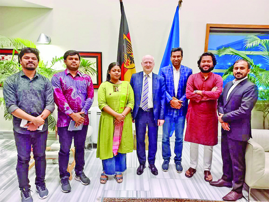 ঢাকাস্থ জার্মান রাষ্ট্রদূত ড. রুডিগার লৎসের সাথে এনসিপি নেতারা : নয়া দিগন্ত