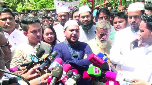 রংপুরে আবু সাঈদের কবর জিয়ারতের পর বক্তব্য রাখেন নাহিদ ইসলাম : নয়া দিগন্ত