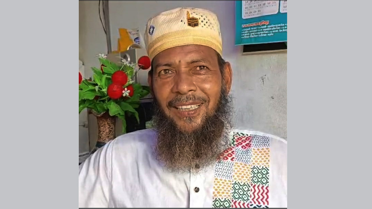 ডাক্তার ছেলের অনুপ্রেরণায় ৫৪ বছর বয়সে এসএসসি পাস করলেন বাবা