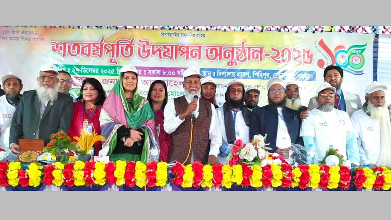 বক্তব্য রাখছেন আনন্দ গ্রুপের চেয়ারম্যান ড. আব্দুল্লাহেল বারী