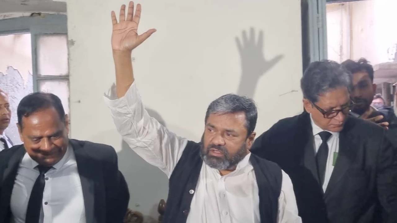 আত্মসমর্পণ করে জামিন পেলেন বরিশাল জেলা আ’লীগের সাধারণ সম্পাদক তালুকদার ইউনুস