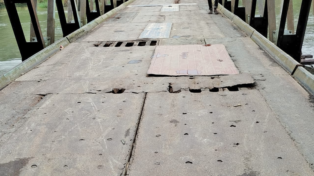 বেইলি ব্রিজের ভাঙা পাটাতন