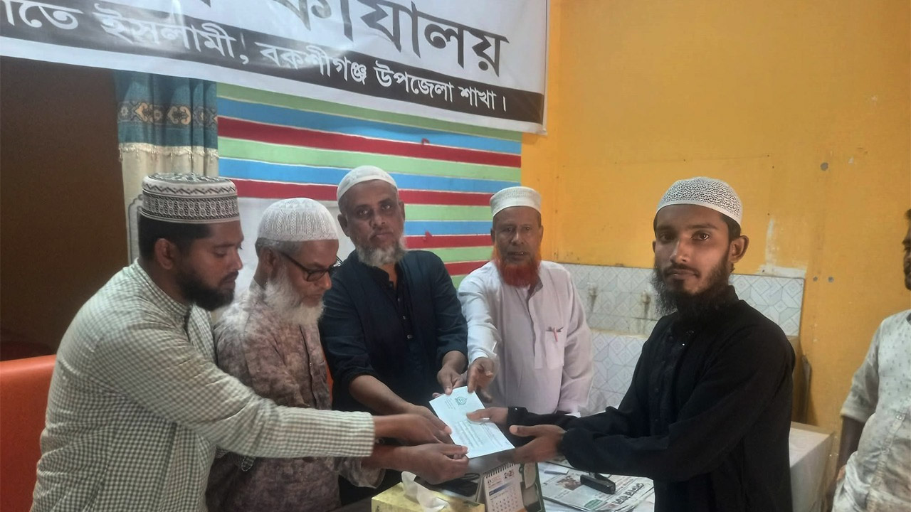 বকশীগঞ্জে জুলাই শহীদদের ২ পরিবারকে আর্থিক সহায়তা