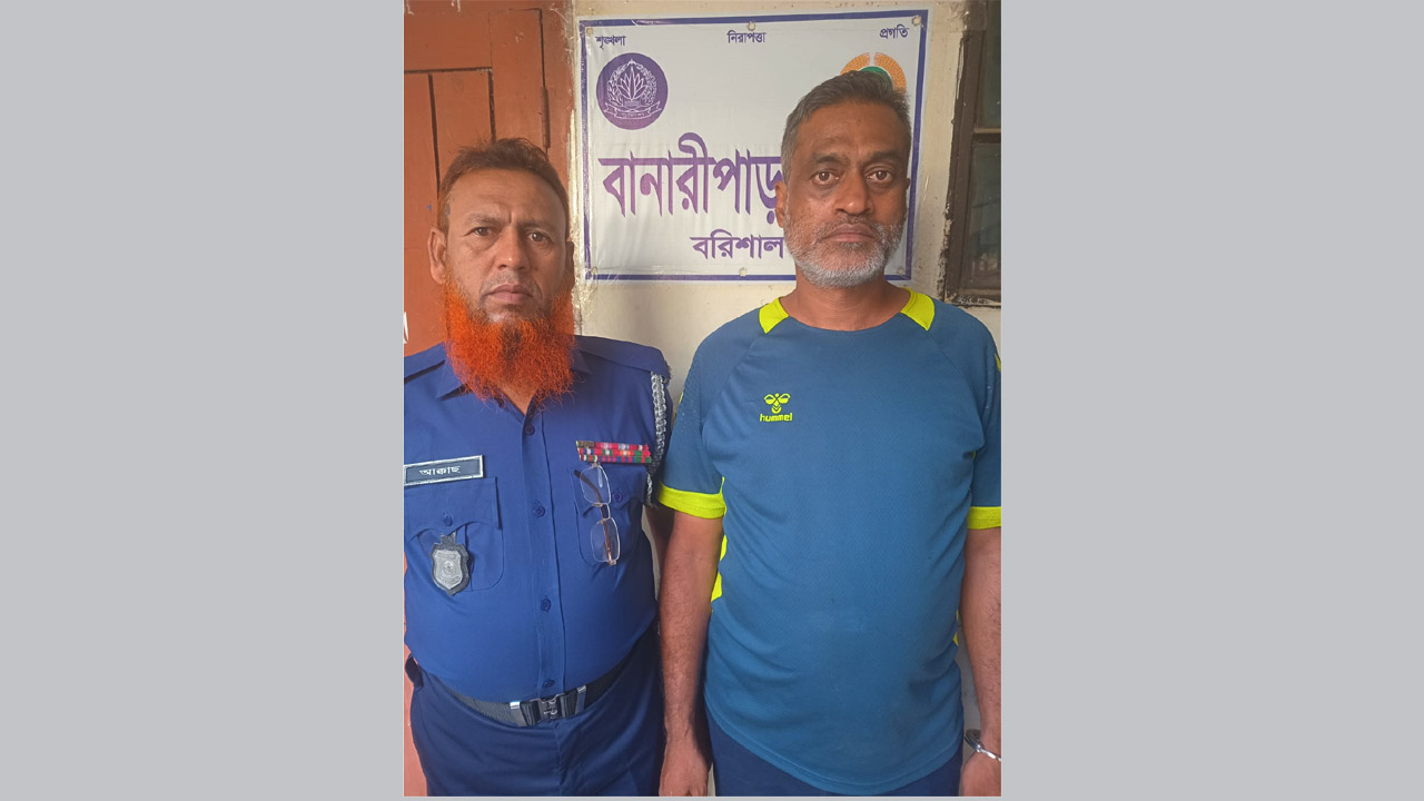 গ্রেফতার আসামি মো: মনিরুজ্জামান ওরফে টিটু (৪৫)