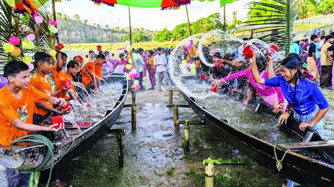 বর্ষবরণে জলকেলি উৎসব