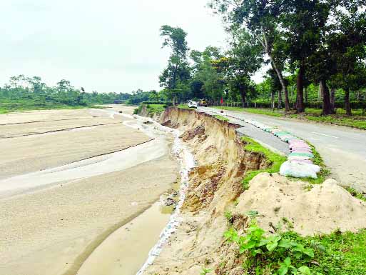 ভাঙনের মুখে চুনারুঘাট পর্যটন কেন্দ্র : নয়া দিগন্ত