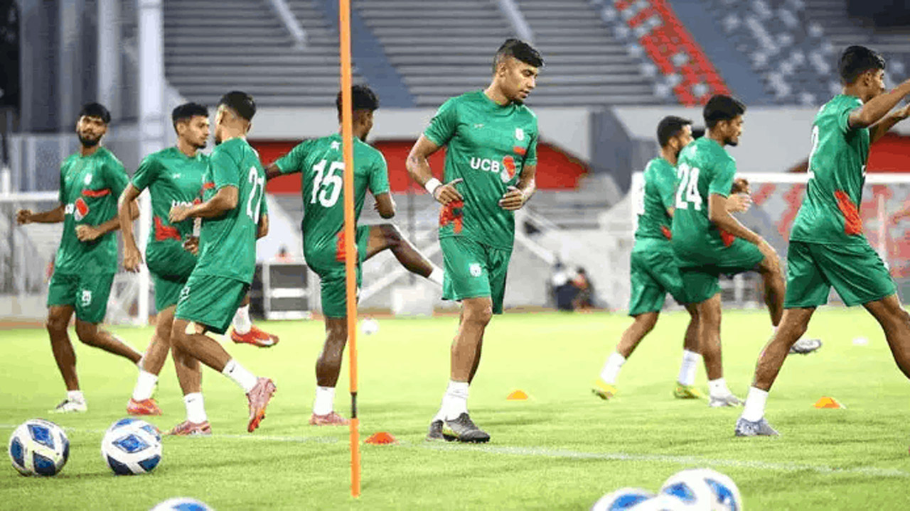 প্রাকটিসে বাংলাদেশ ফুটবল দল