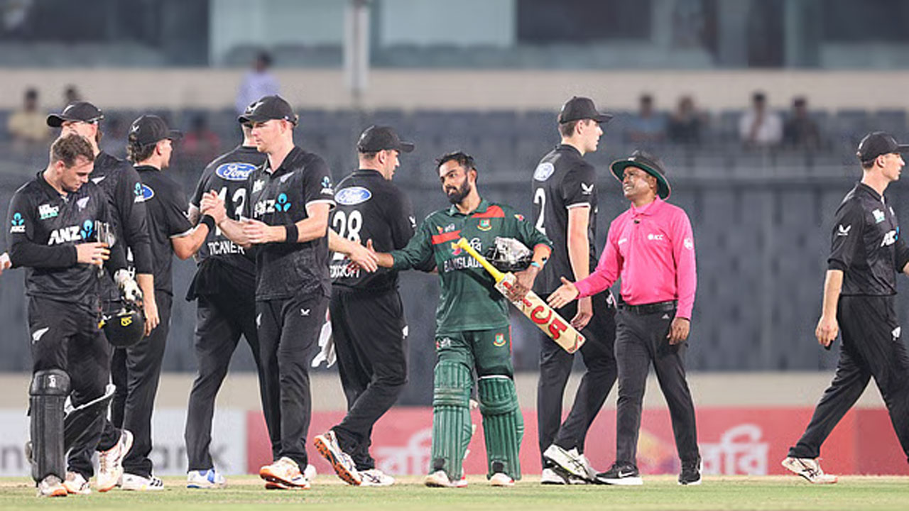 আজ ব্যাটে-বলে দারুণ করেছেন বাংলাদেশী ক্রিকেটাররা