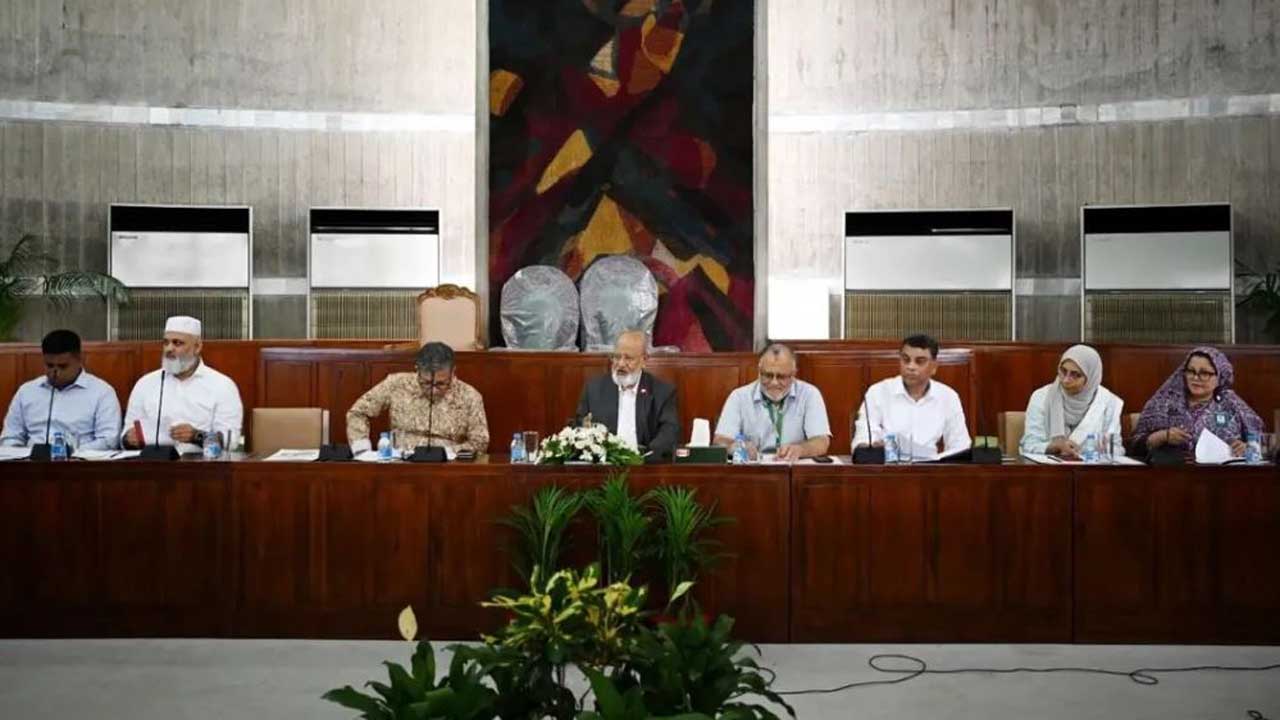 বৈঠকে সভাপতিত্ব করেন কমিটির সভাপতি ও সংসদ সদস্য ড. খন্দকার মোশাররফ হোসেন