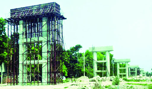 সাড়ে চার বছর ধরে চলছে সেতুর পিলারের কাজ : নয়া দিগন্ত