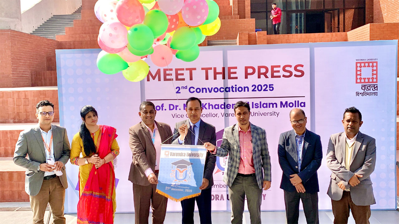 বেলুন ও পায়রা উড়িয়ে সমাবর্তনের ক্ষণ গণনা শুরু