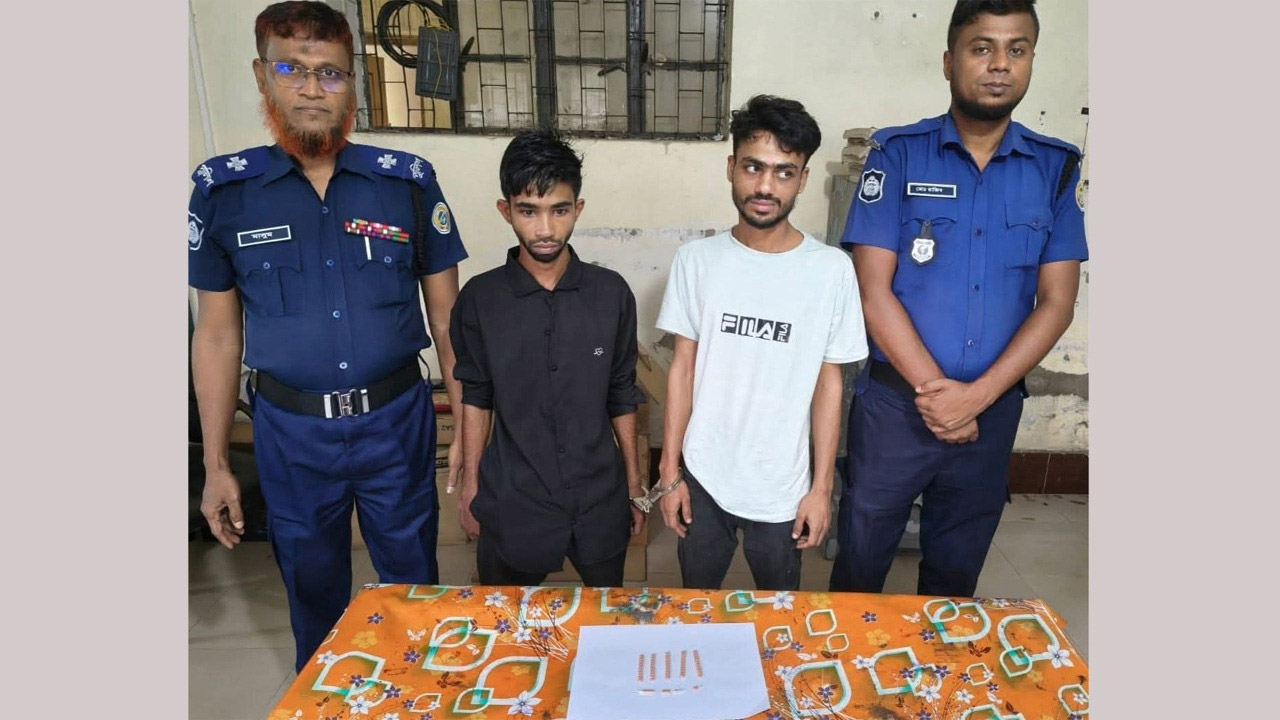 বানারীপাড়ায় ২ মাদক কারবারি গ্রেফতার