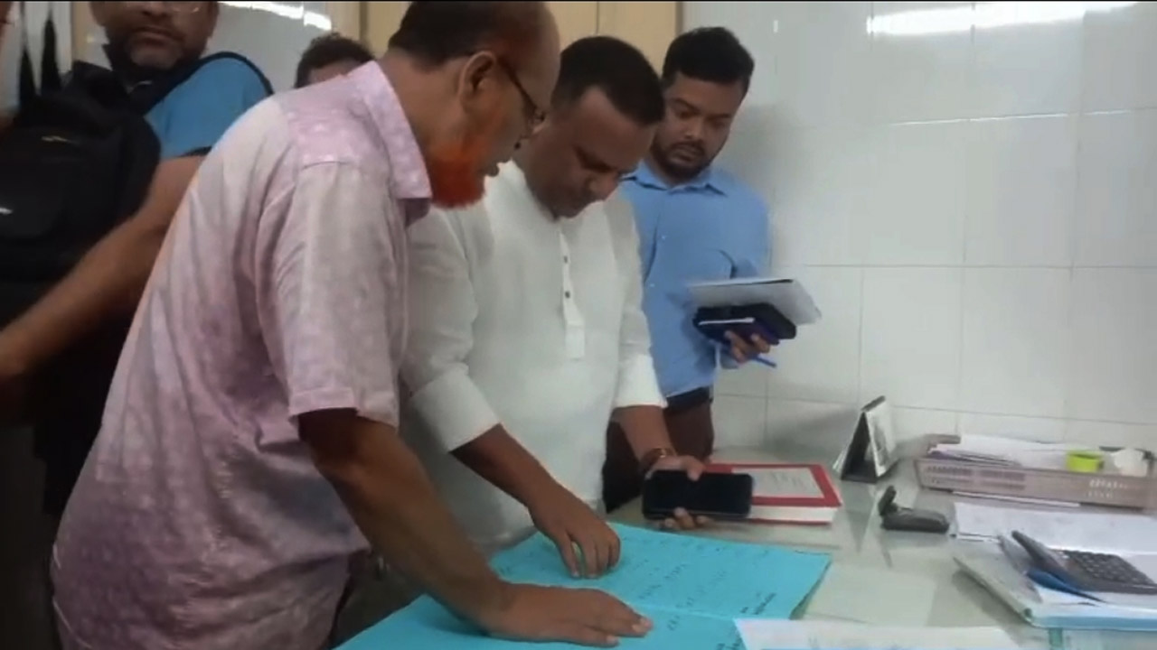 বরিশালে আকস্মিক সফরে নৌপরিবহন প্রতিমন্ত্রী