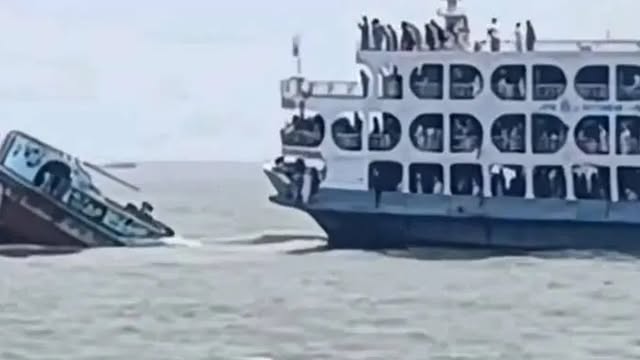লঞ্চের ধাক্কায় বাল্কহেড ডুবি