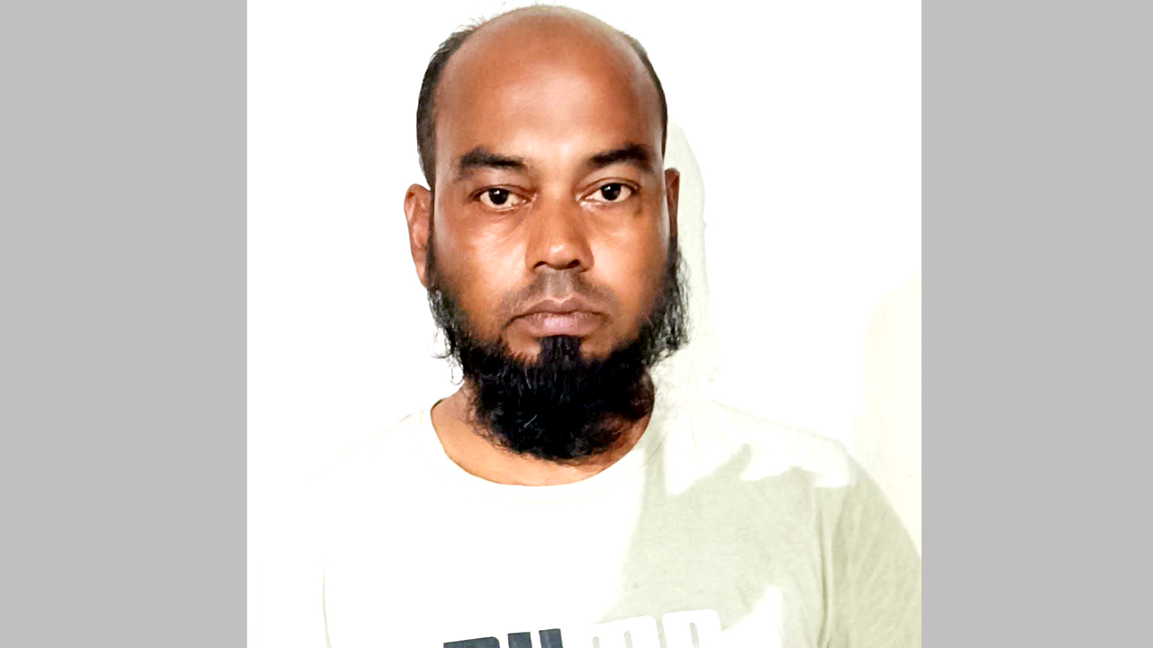 গ্রেফতার আট মামলার পলাতক আসামি মো: নুরুল ইসলাম