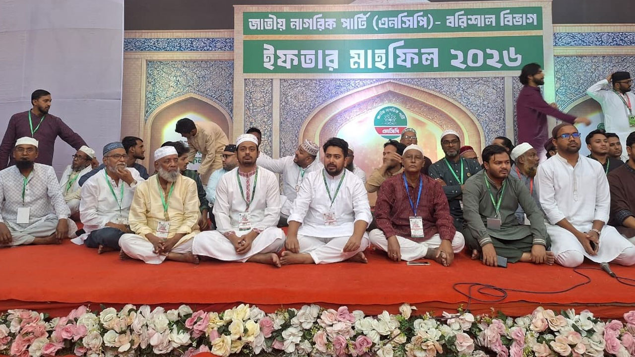 ইফতার মাহফিলে নাহিদ ইসলাম, নাসিরউদ্দীন পাটওয়ারীসহ কেন্দ্রীয় ও স্থানীয় নেতৃবৃন্দ