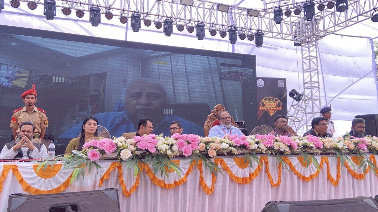 নবীনবরণ অনুষ্ঠানে ভার্চুয়ালি যুক্ত হয়ে বক্তব্য রাখেন ইউজিসি চেয়ারম্যান অধ্যাপক ড. ফায়েজ