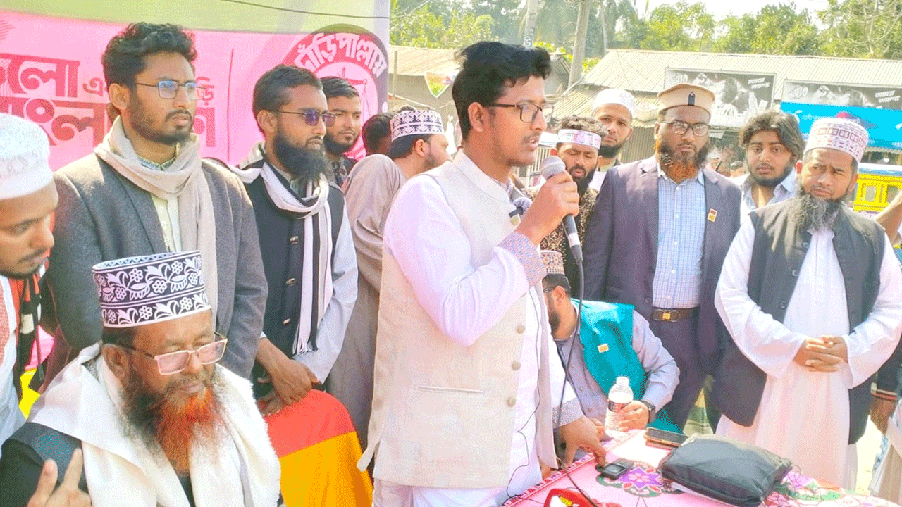 বক্তব্য রাখছেন জকসু ভিপি মো: রিয়াজুল ইসলাম