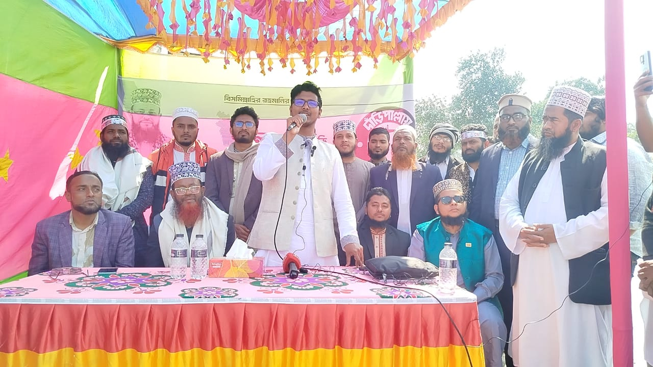 বক্তব্য রাখছেন জকসু ভিপি