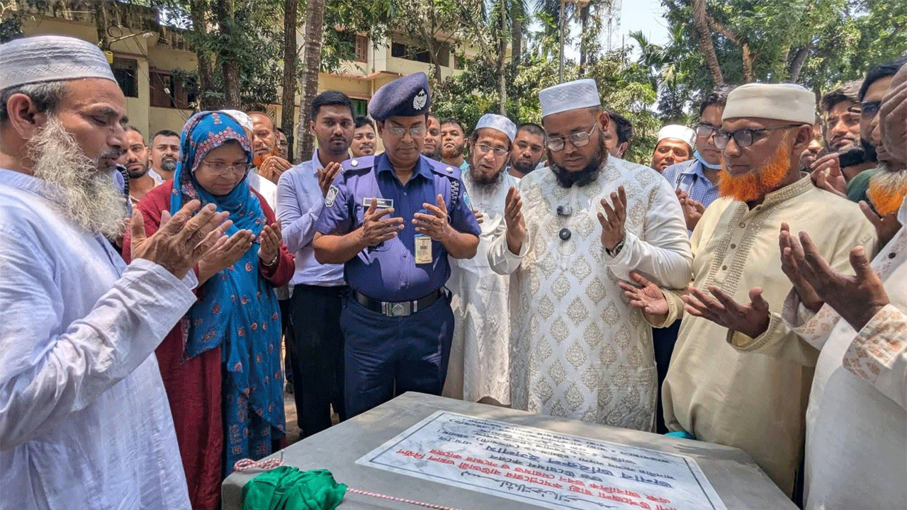 ভিত্তিপ্রস্তর স্থাপন