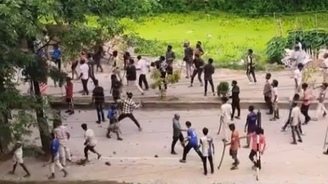 দুই পক্ষের সংর্ঘষ