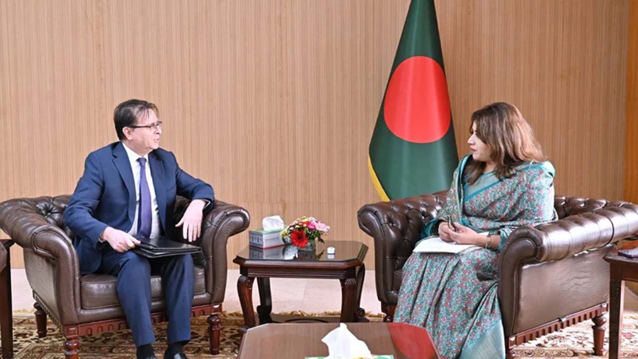 ঢাকায় নিযুক্ত তুরস্কের রাষ্ট্রদূত রামিস সেন পররাষ্ট্র প্রতিমন্ত্রী শামা ওবায়েদ ইসলামের সাথে সৌজন্য সাক্ষাৎ করেন