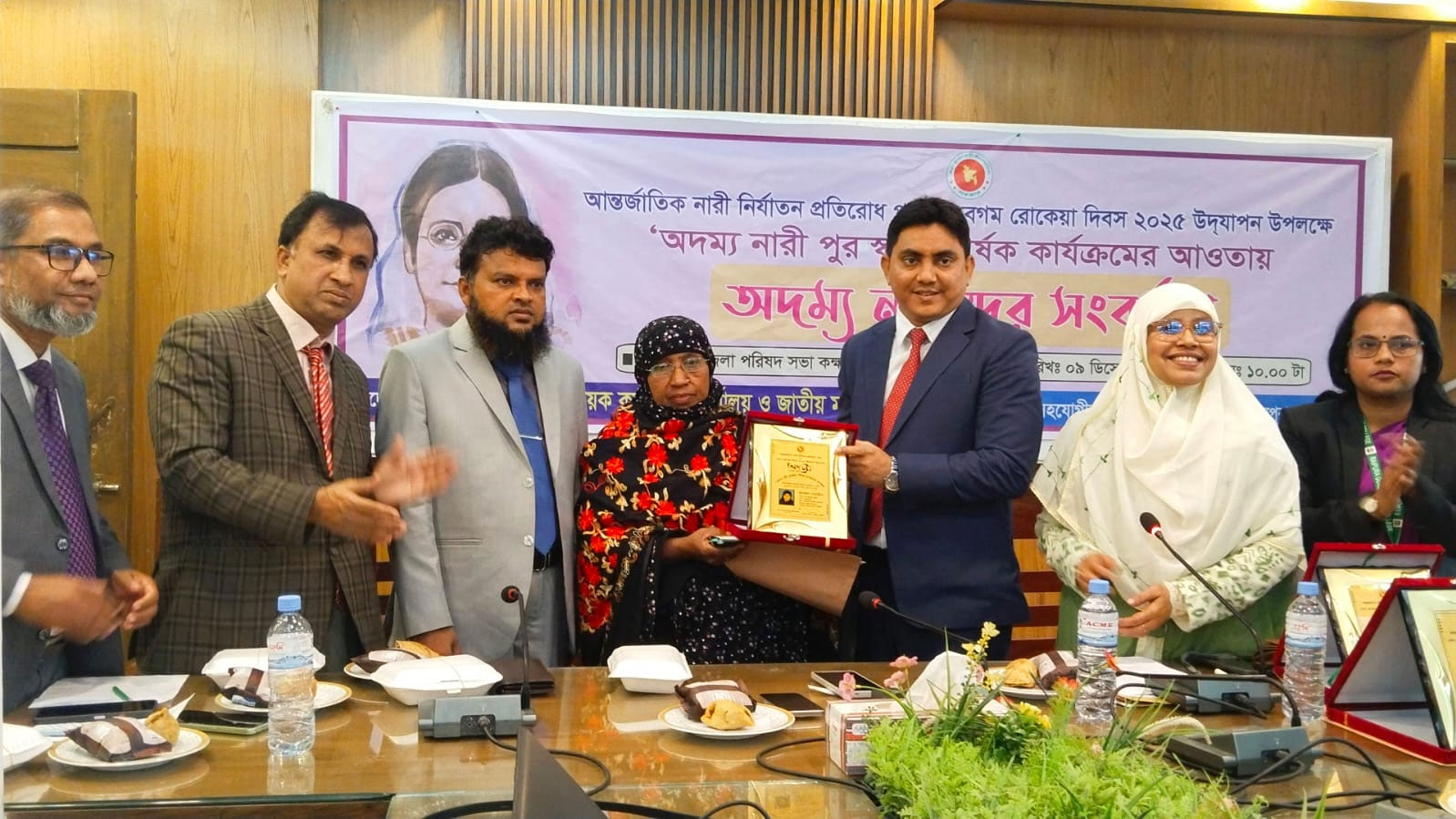 রায়পুরায় নয়া দিগন্ত প্রতিনিধির মা-সহ ৫ অদম্য নারীকে সংবর্ধনা দেয়া হয়েছে