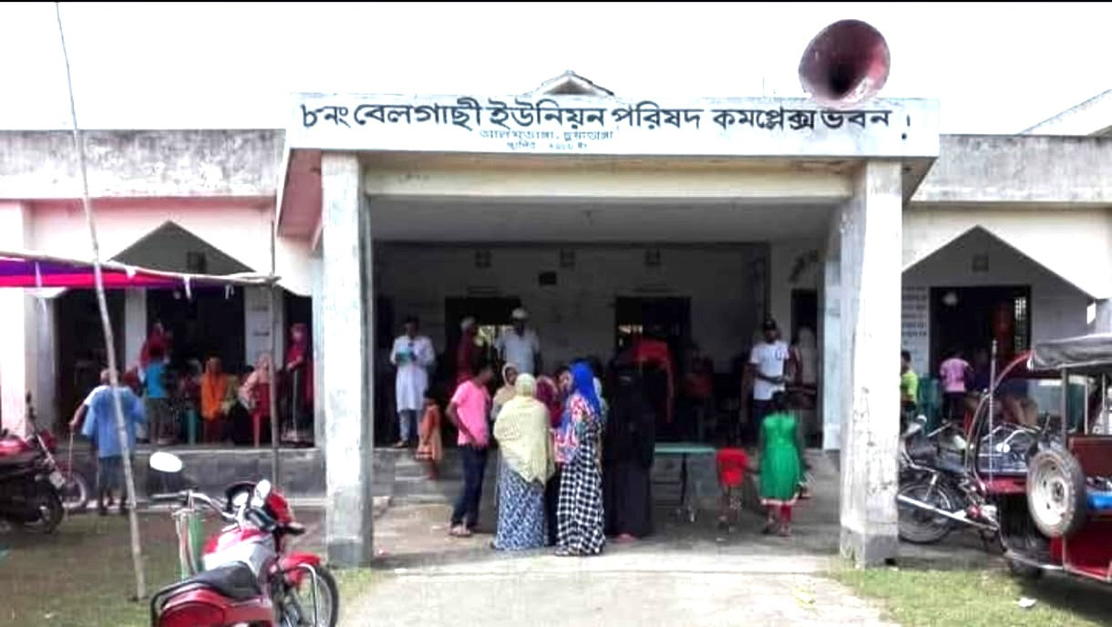 ইউপি কার্যালয়ের বিদ্যুৎ সংযোগ বিচ্ছিন্ন থাকায় সেবা প্রার্থীদের ভোগান্তি