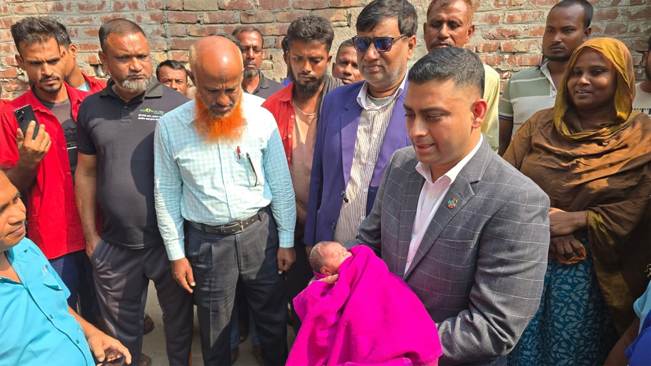 নদীর পাড় থেকে নবজাতক উদ্ধার।